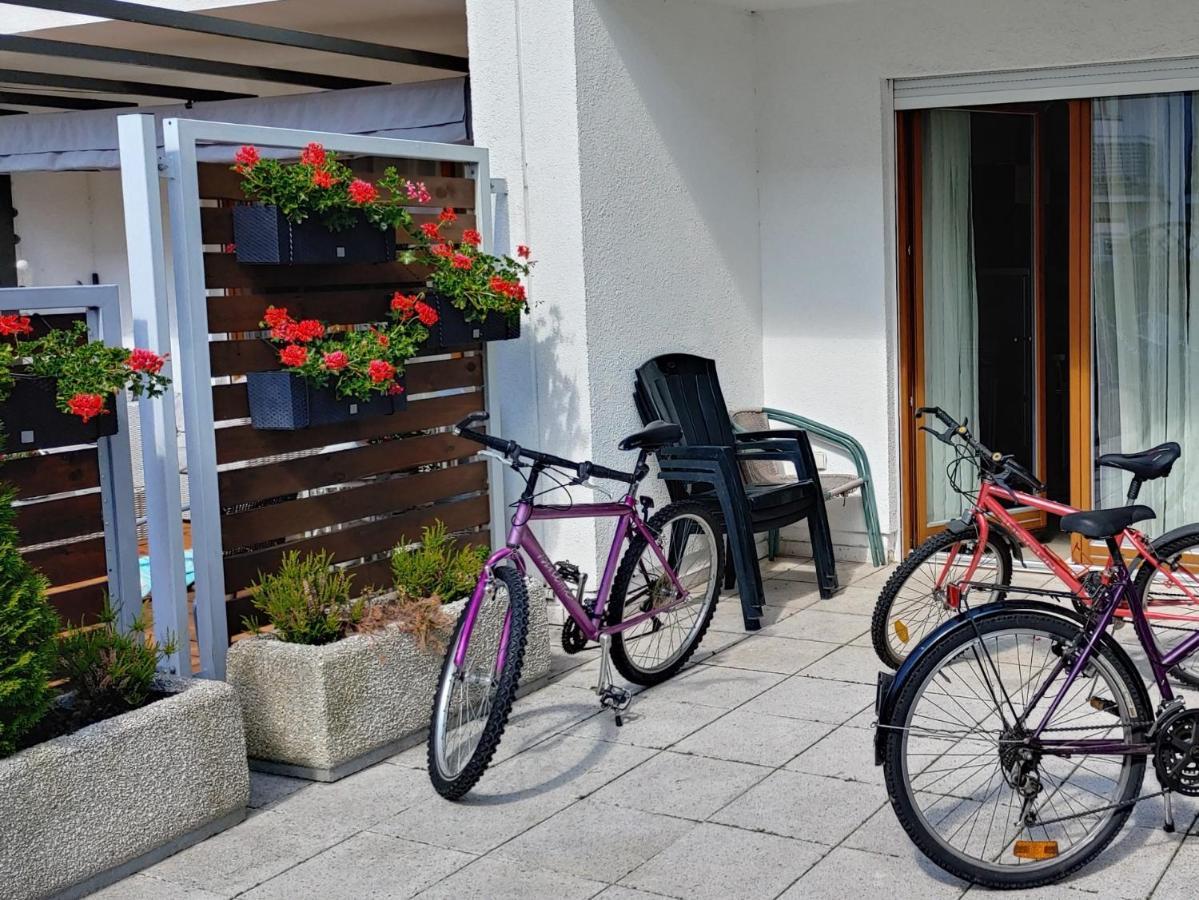 Swinoujscie Platan Patio 6 - Berry Apartments Экстерьер фото